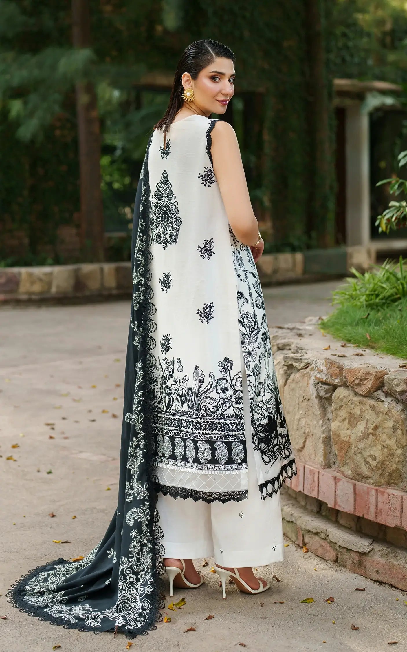 Ember Glow-MWL25-03 | 3pcs Embroidered Stitched Suit