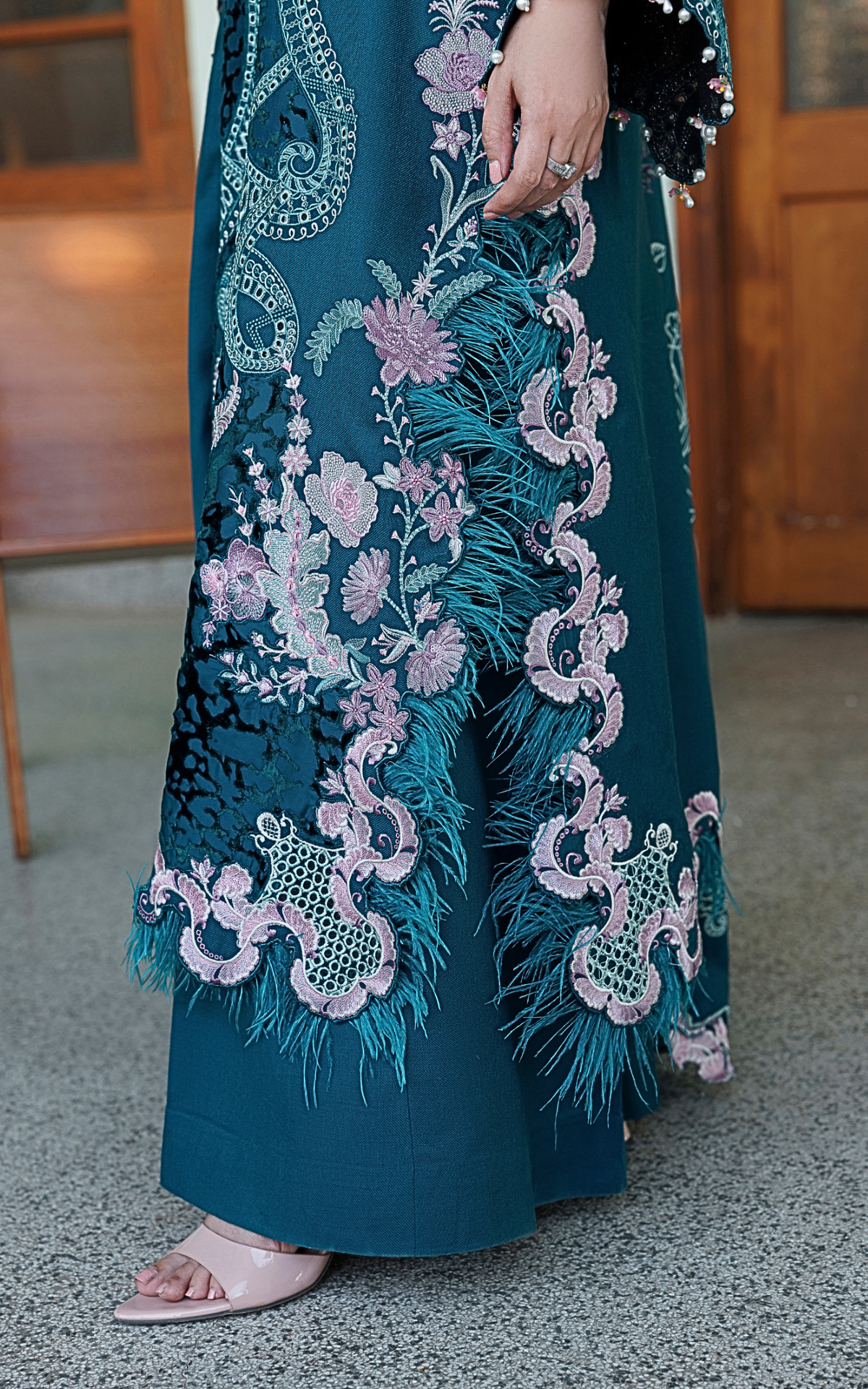 Secret Garden (WLXU-03) | 3pcs Embroidered Stitched Winter