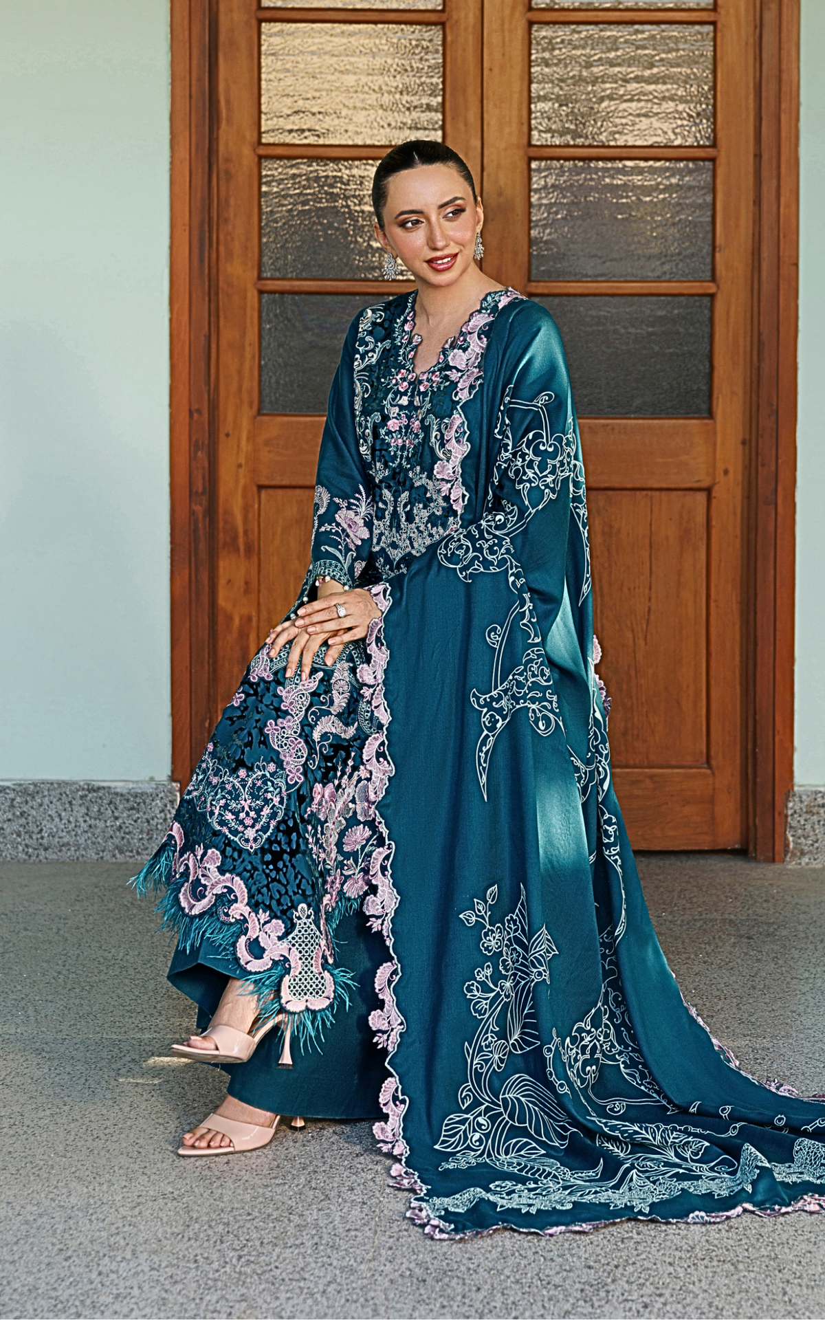 Secret Garden (WLXU-03) | 3pcs Embroidered Stitched Winter